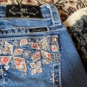 Cutest pair of miss me ankle skinny wth Chrystal